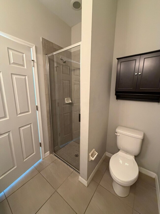 Building Photo - 523 NE 24th Ave