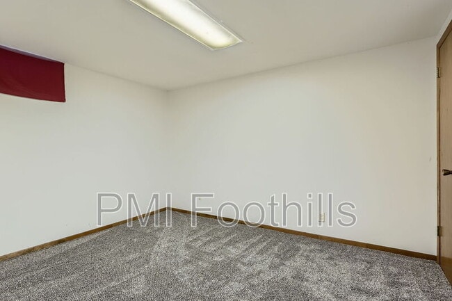 Building Photo - 275 Garnet St
