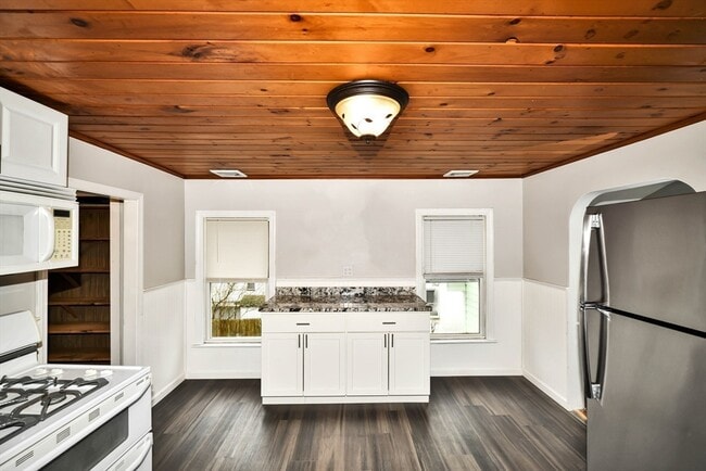 Building Photo - 37 Wilbur St