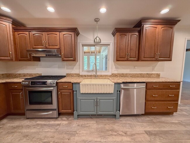 Building Photo - Private 5-Bedroom Dream Home with Creek, Pond & 3 Levels of Living Space