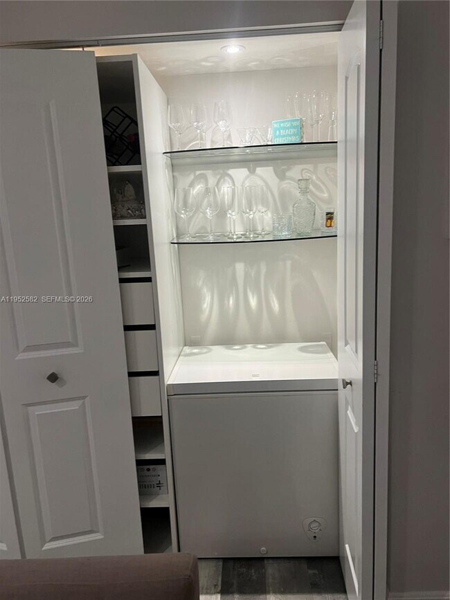 Building Photo - 3675 N Country Club Dr