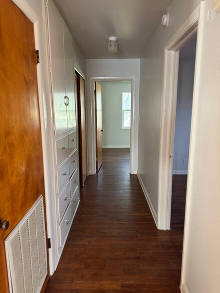 Building Photo - 619 Highland Ave