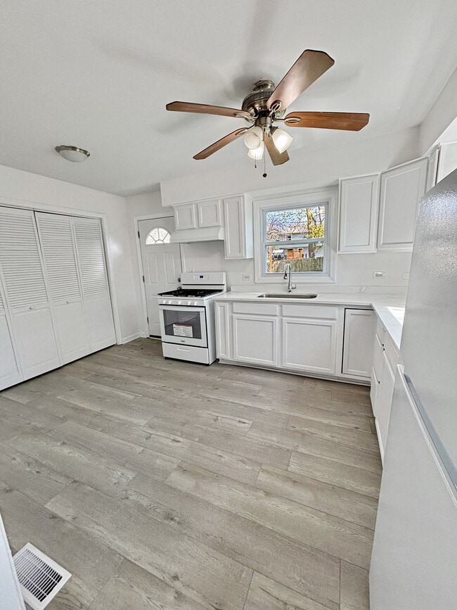 Building Photo - 36855 N Elizabeth Ct