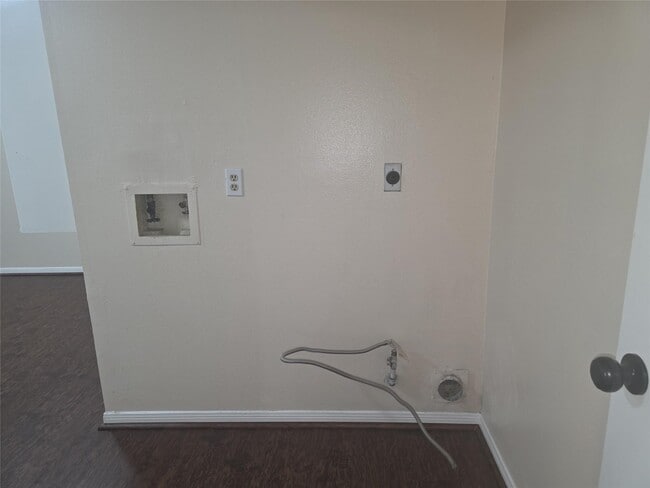 Building Photo - 1907 Summerfield Pl