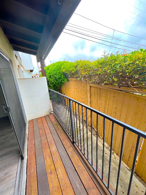 Building Photo - 147 Avenida Serra