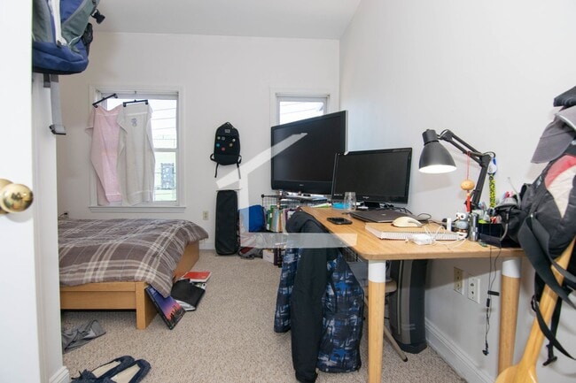 Building Photo - HOT BRIGHTON LISTING!!!!