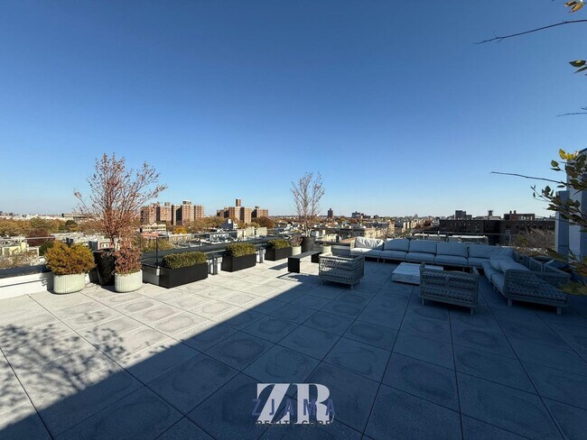 Building Photo - 1120 St Johns Pl