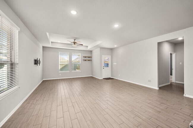 Building Photo - 8315 Divot Trce