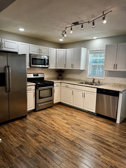 Kitchen - 45 Whites Plz