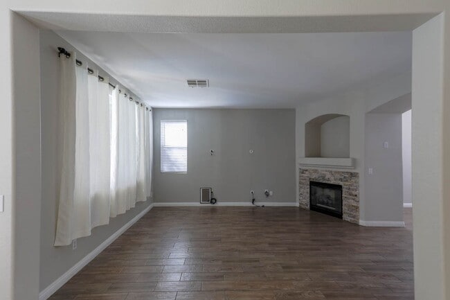 Building Photo - Beautiful North West Las Vegas 4 Bedroom P...