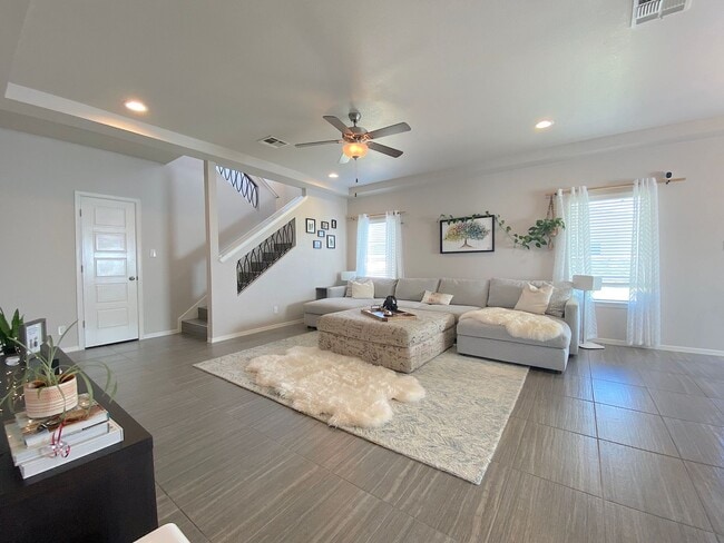 Building Photo - East El Paso 3 bed Refirg A/C