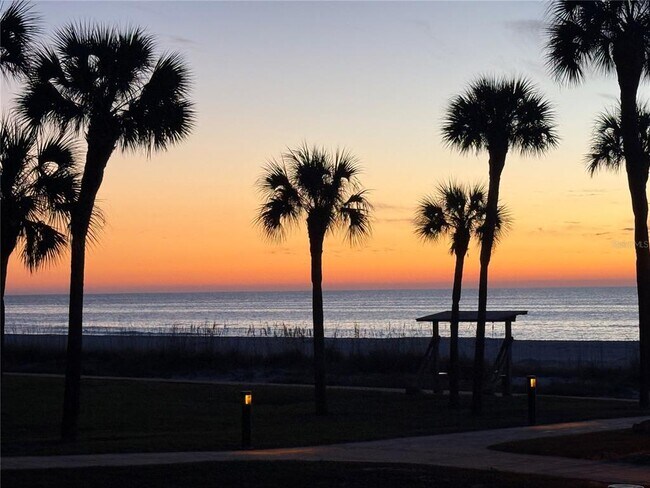 Building Photo - 880 Mandalay Ave