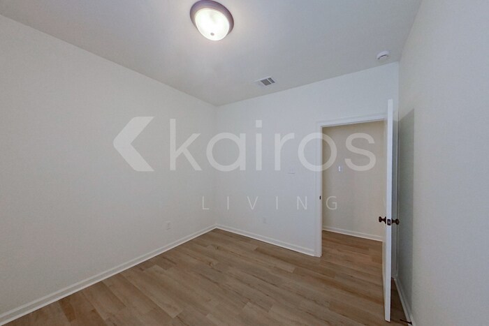 Building Photo - 105 Salvat Dr