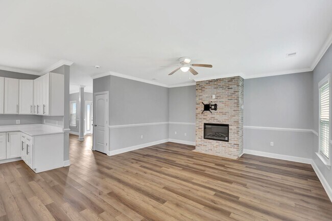 Building Photo - Spacious 4-Bedroom Charleston Home Loaded ...