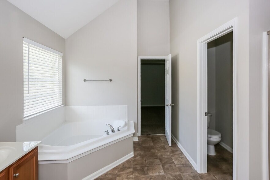 Building Photo - 3912 Parkers Fry