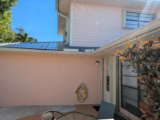 Building Photo - 1772 Gulfstream Ave