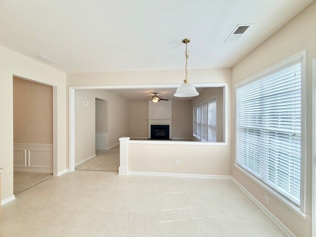 Building Photo - Move In Ready: Spacious Home in South Charlotte!