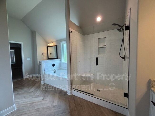 Building Photo - 3500 Hilltop Trl