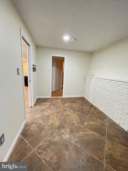 Building Photo - 402 Kojun Ct