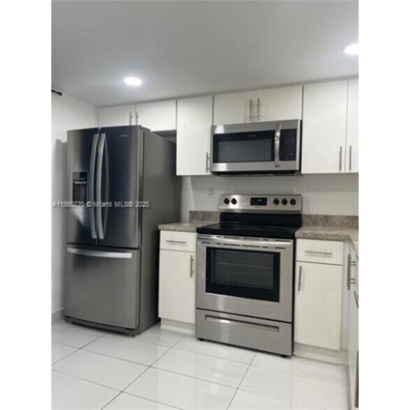 Building Photo - 10975 SW 107th St