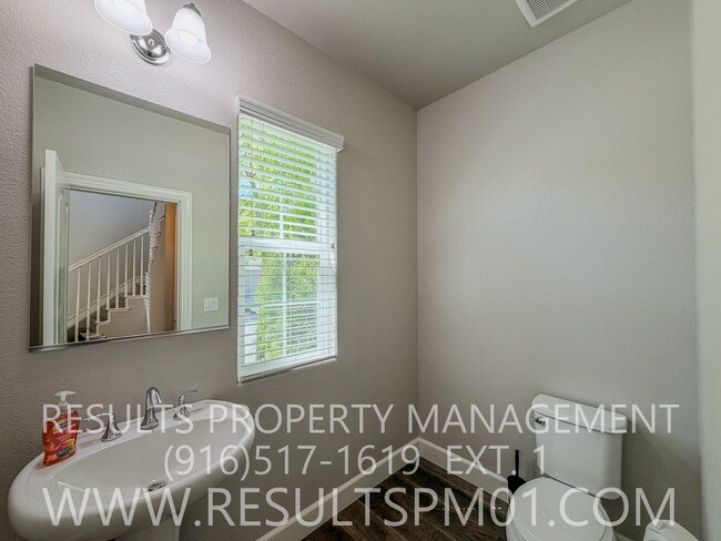 Building Photo - Beautiful Spacious El Dorado Hills Home in gated community