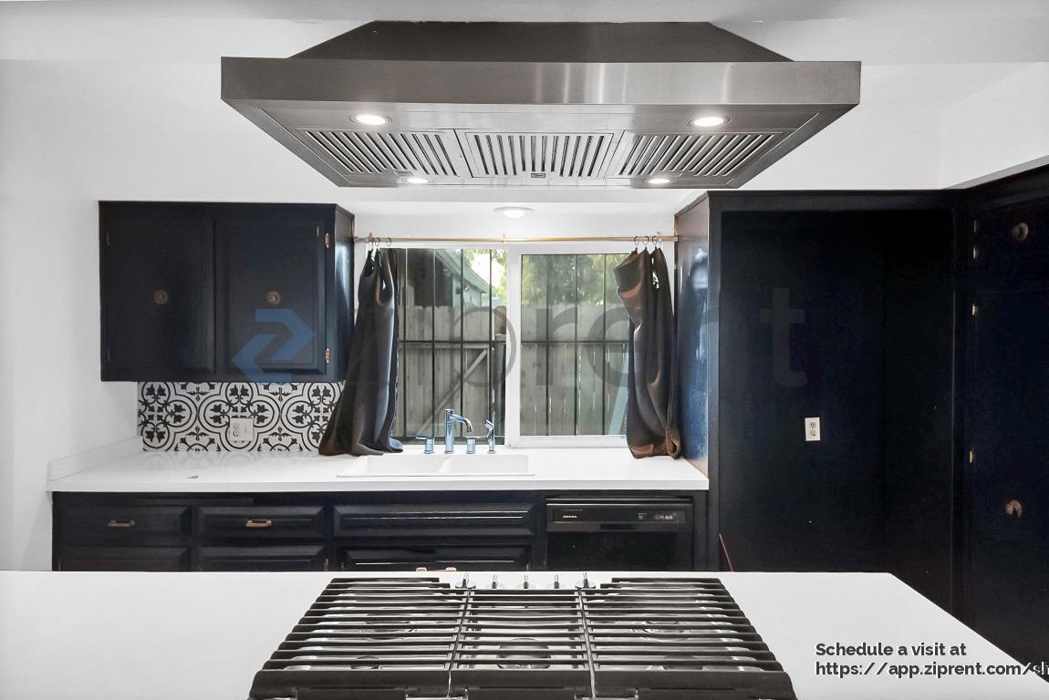 Building Photo - 5301 Demaret Ave