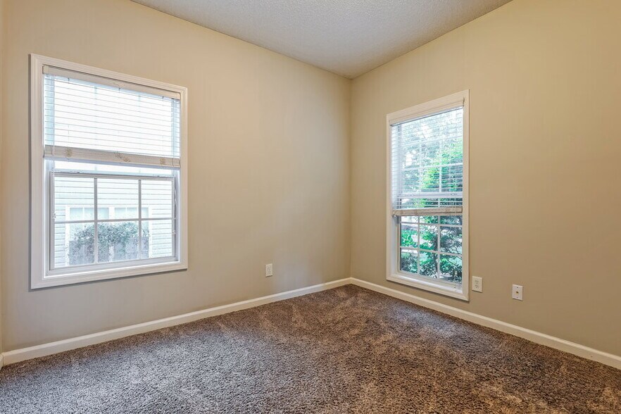 Building Photo - 329 Westhill Dr