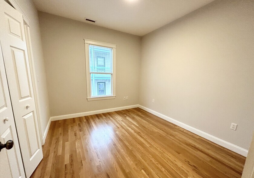 Building Photo - 12 Buttonwood St