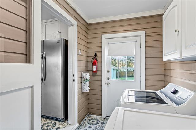 Building Photo - 8642 Daytonia Ave