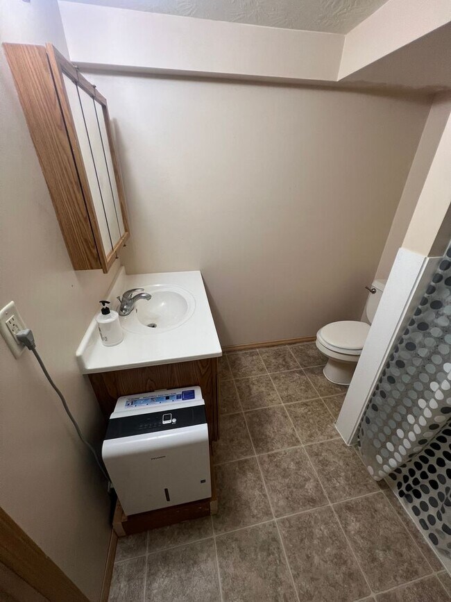 Building Photo - 20 W Melgaard Rd