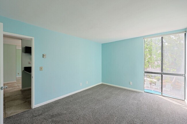 Building Photo - 1 Bed / 1 Bath Condo Near Cowles Mountain – Move-In Special!
