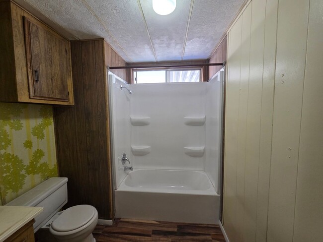 Building Photo - LAND, LAND AND MORE LAND! 2 bed/2 bath Manufactured home in Bullhead City on Huge double lot!