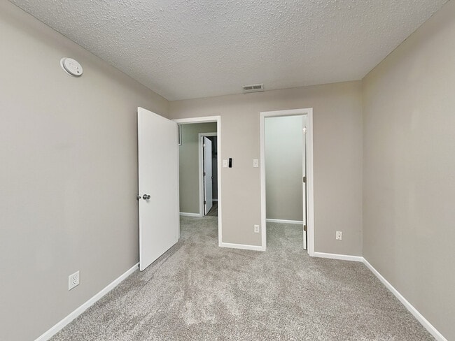 Building Photo - 8147 Retreat Ln