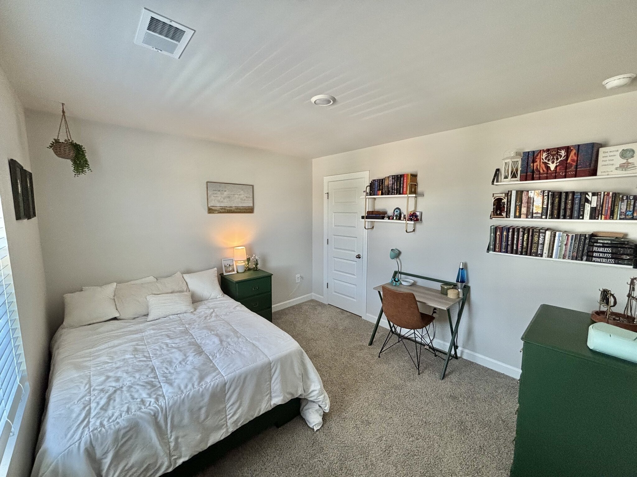 Building Photo - 702 Whitebark Dr