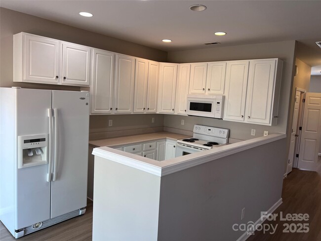 Building Photo - 12204 Royal Castle Ct