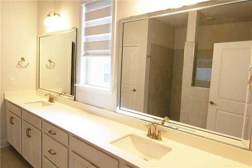 Building Photo - 2472 Knob Crk Rd