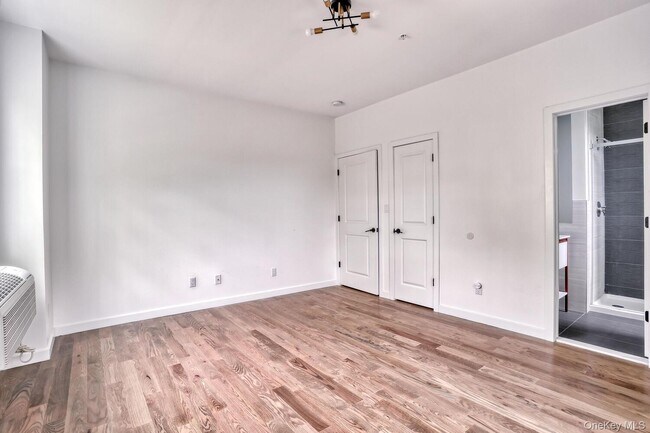 Building Photo - 962 US-9W