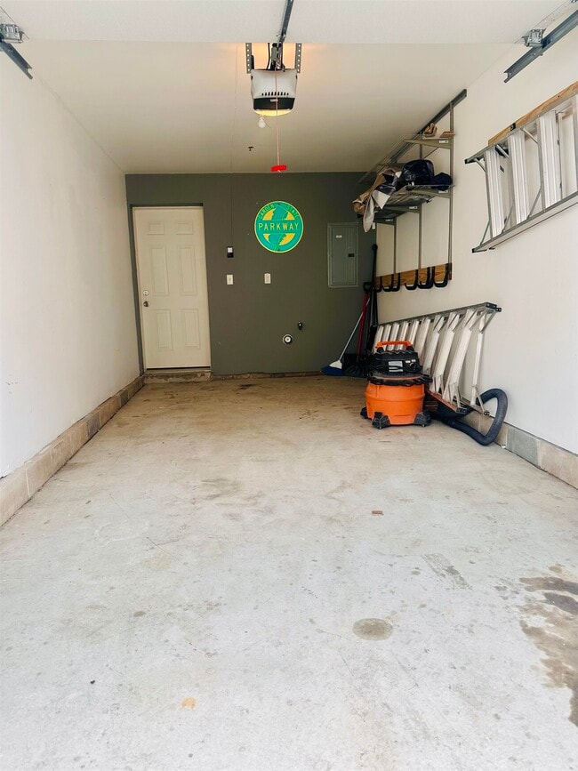 Building Photo - 5 Soho Dr