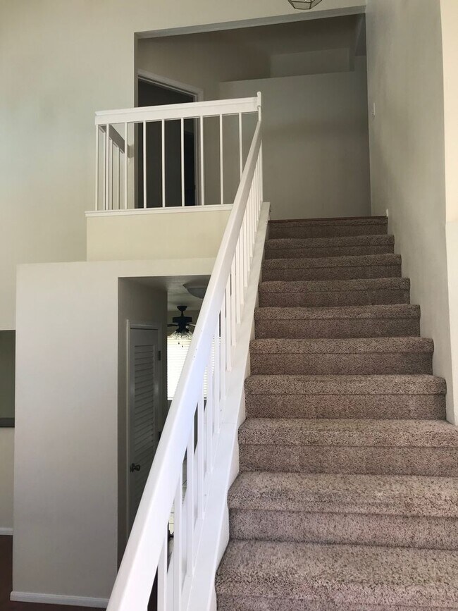 Building Photo - 3 Bedroom in Desert Shores!