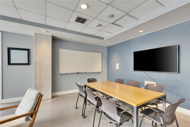 Building Photo - 210 Lee Barton Dr