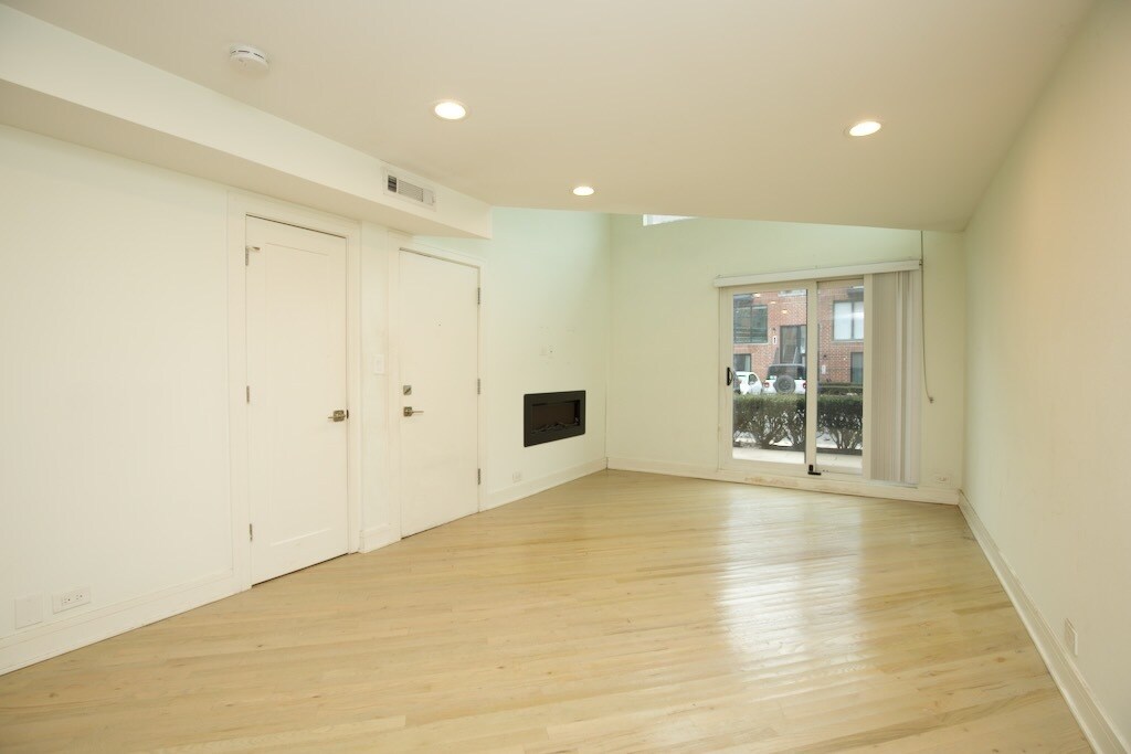 Building Photo - 843 W Grace St