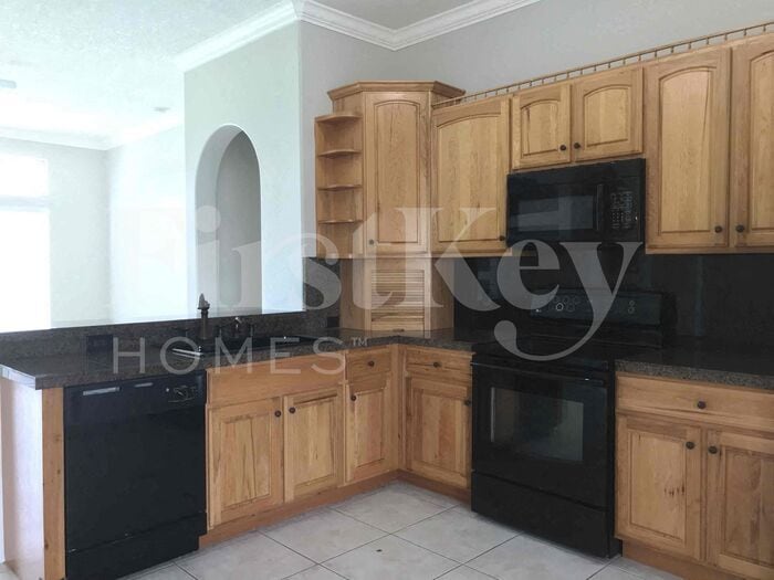 Building Photo - 3600 Molona Dr