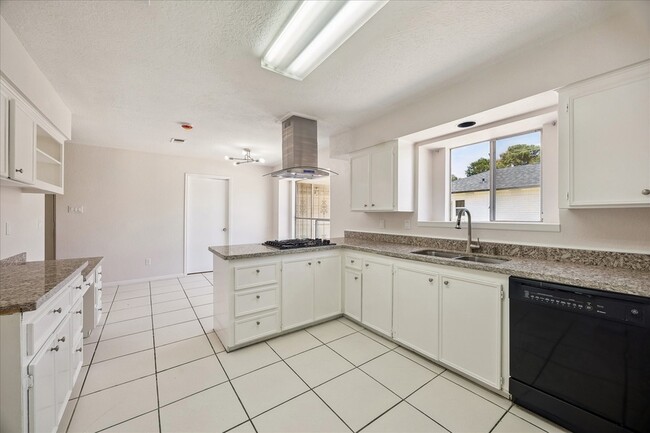 Building Photo - 7618 Bankside Dr