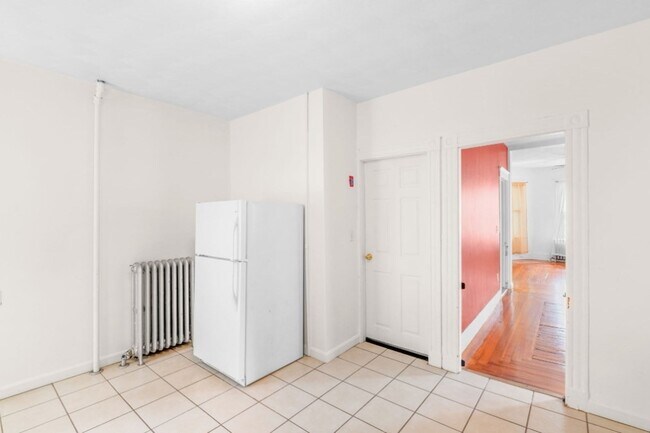 Building Photo - 114 Cedar St