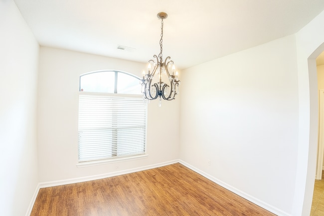 Building Photo - 135 Clear Springs Dr