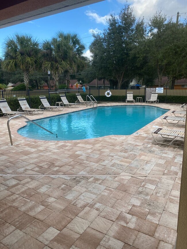 Building Photo - Townhome in Gated Community in the heart of Oviedo