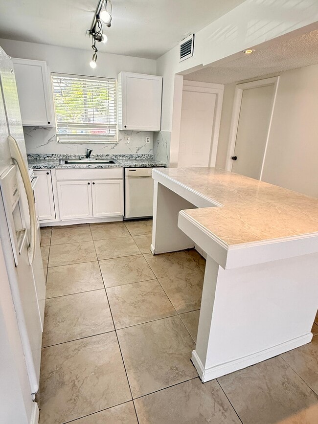 Building Photo - 3321 Farragut St