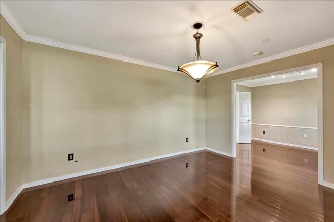 Building Photo - 1710 San Sebastian Ln