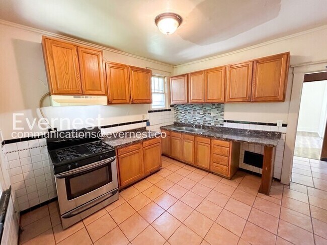 Building Photo - 3 Bed, 2 Bath Home with Off-Street Parking / Vouchers Accepted /Move-In Bonus: Move in this July ...