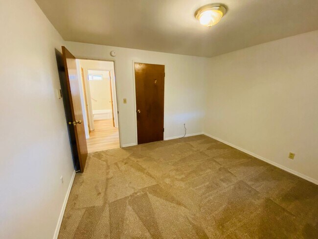 Building Photo - Charming 2-Bedroom Apartment at Fowler Court with In-Unit Washer/Dryer & Extra Storage